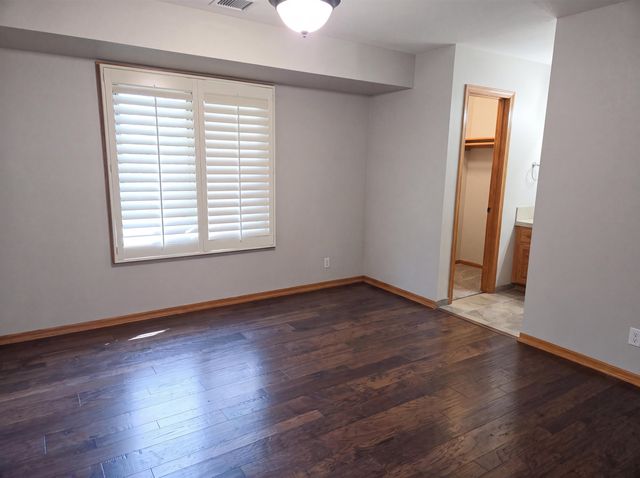 945 N Woodridge, Wichita, KS 67206