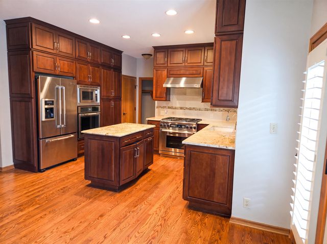 945 N Woodridge, Wichita, KS 67206