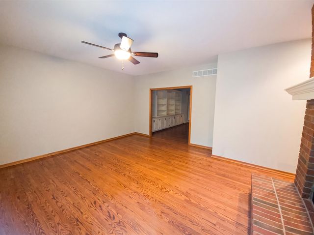 945 N Woodridge, Wichita, KS 67206
