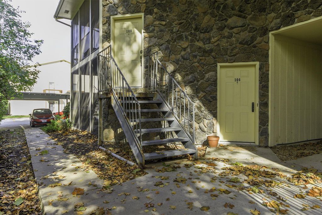 104 PARK DEVILLE PL, Columbia, MO 65203