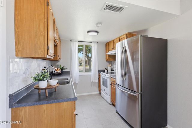1006 E REDFIELD Road, Tempe, AZ 85283