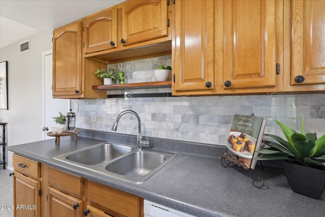 1006 E REDFIELD Road, Tempe, AZ 85283