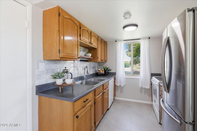 1006 E REDFIELD Road, Tempe, AZ 85283