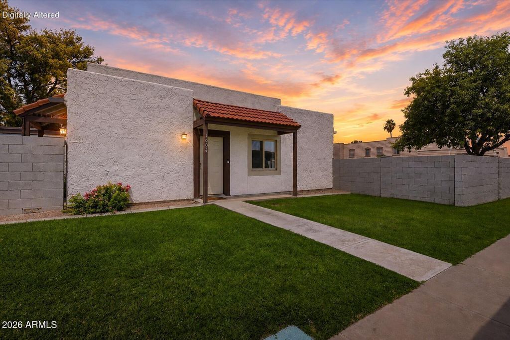 1006 E REDFIELD Road, Tempe, AZ 85283