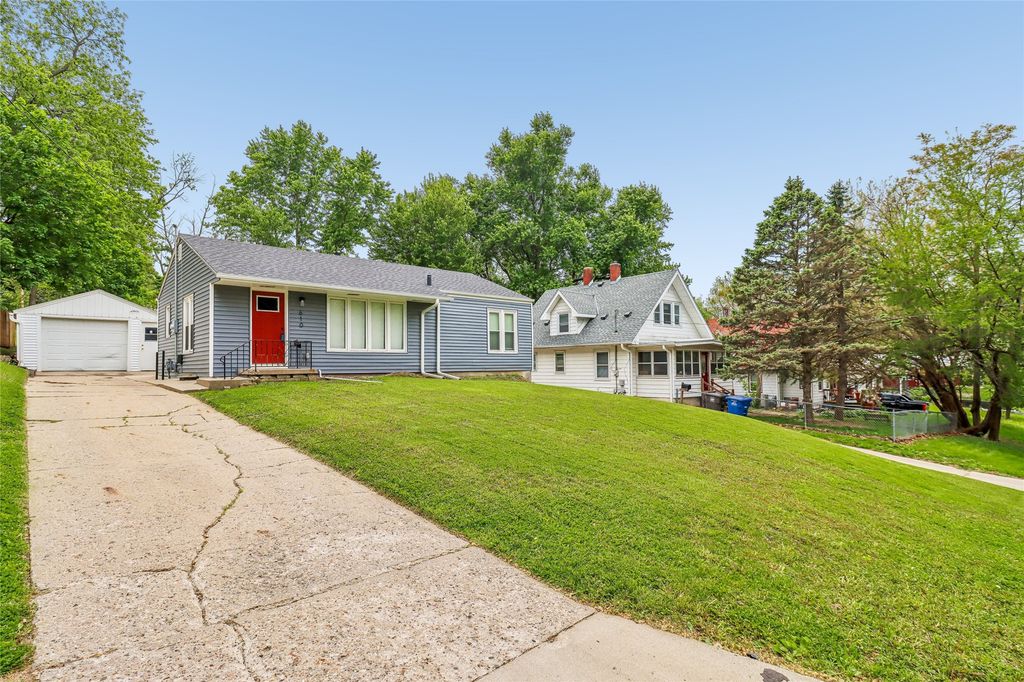 610 Creston Avenue, Des Moines, IA 50315