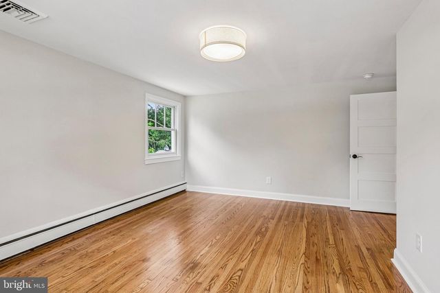 437 MAYNARD DR, Wayne, PA 19087