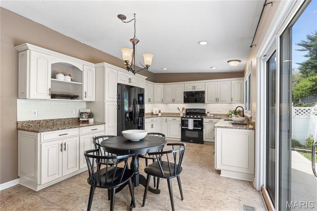 783 Rockridge Drive, Manchester, MO 63021