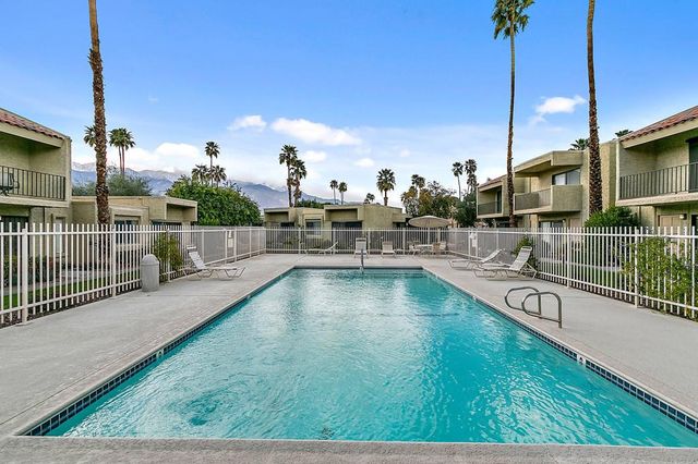 2433 Los Patos Drive, Palm Springs, CA 92264