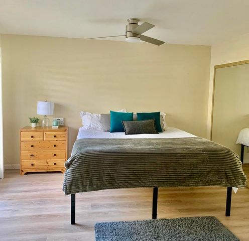 2433 Los Patos Drive, Palm Springs, CA 92264