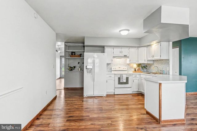 1801 MOUNTAIN VIEW RD, Middletown, PA 17057