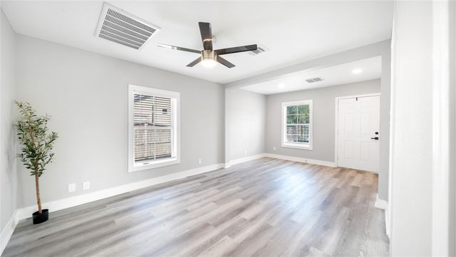 9302 Waller Street, Houston, TX 77012