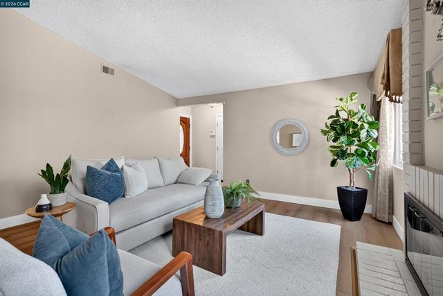 3299 Hermosa St, Pinole, CA 94564