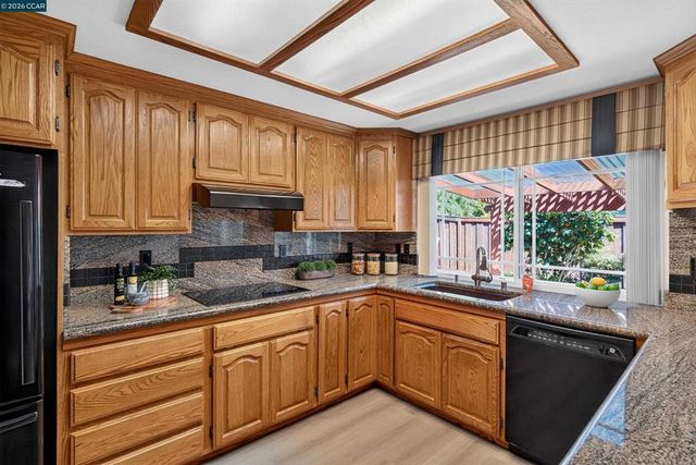 3299 Hermosa St, Pinole, CA 94564