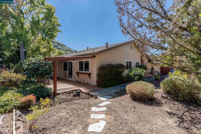 3299 Hermosa St, Pinole, CA 94564