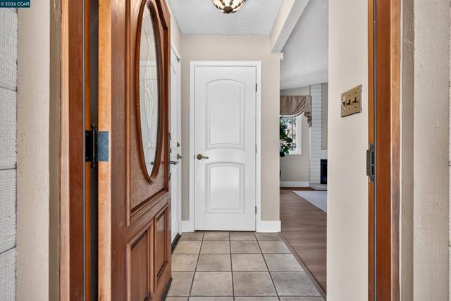 3299 Hermosa St, Pinole, CA 94564