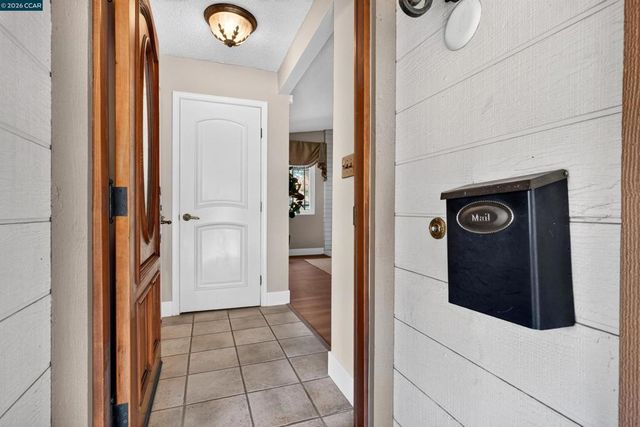 3299 Hermosa St, Pinole, CA 94564