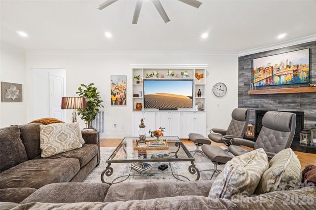 209 Holdsworth Drive, Mount Holly, NC 28120