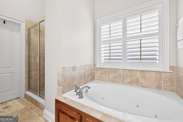 621 Berta Court, Loganville, GA 30052