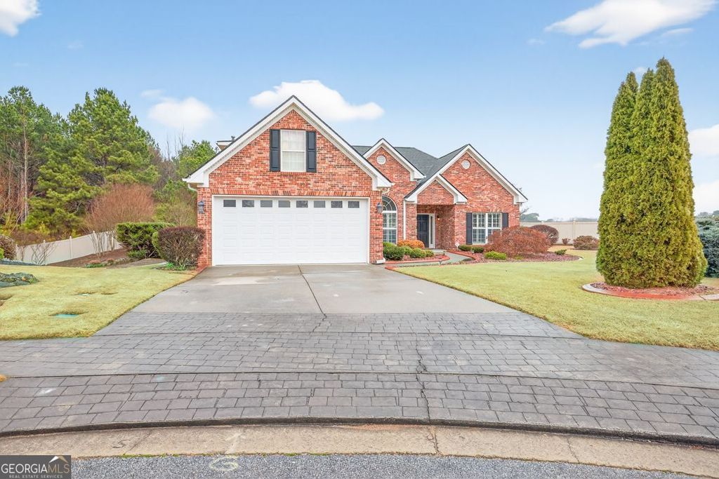 621 Berta Court, Loganville, GA 30052