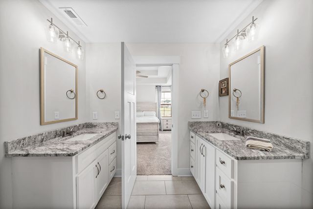 350 Frontier Dr, Clarksville, TN 37043