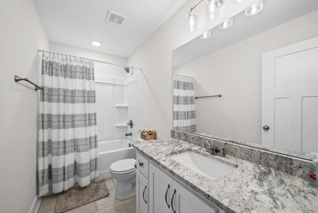 350 Frontier Dr, Clarksville, TN 37043