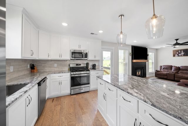 350 Frontier Dr, Clarksville, TN 37043