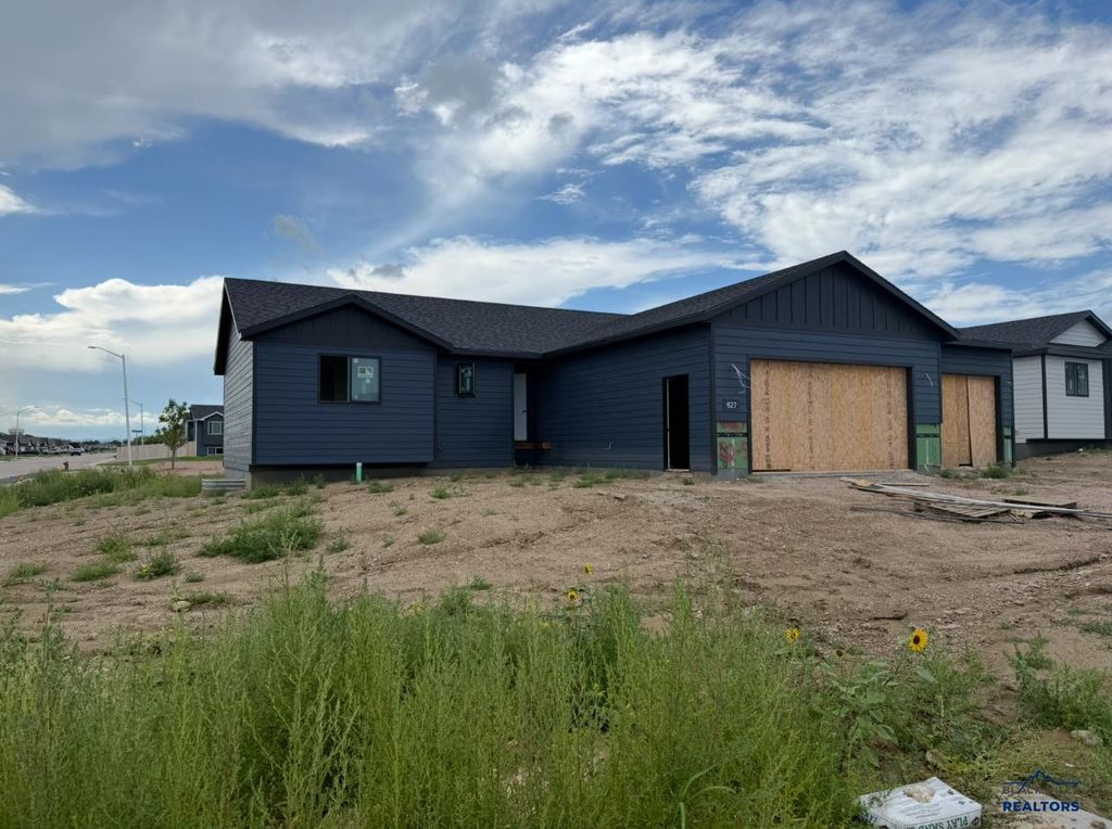 627 BULL RUN DR, Box Elder, SD 57719
