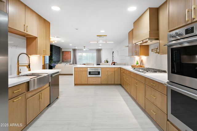 8632 E THORNWOOD Drive, Scottsdale, AZ 85251