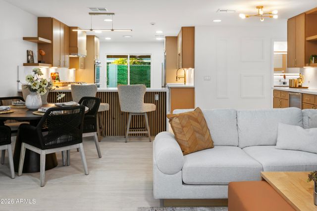 8632 E THORNWOOD Drive, Scottsdale, AZ 85251