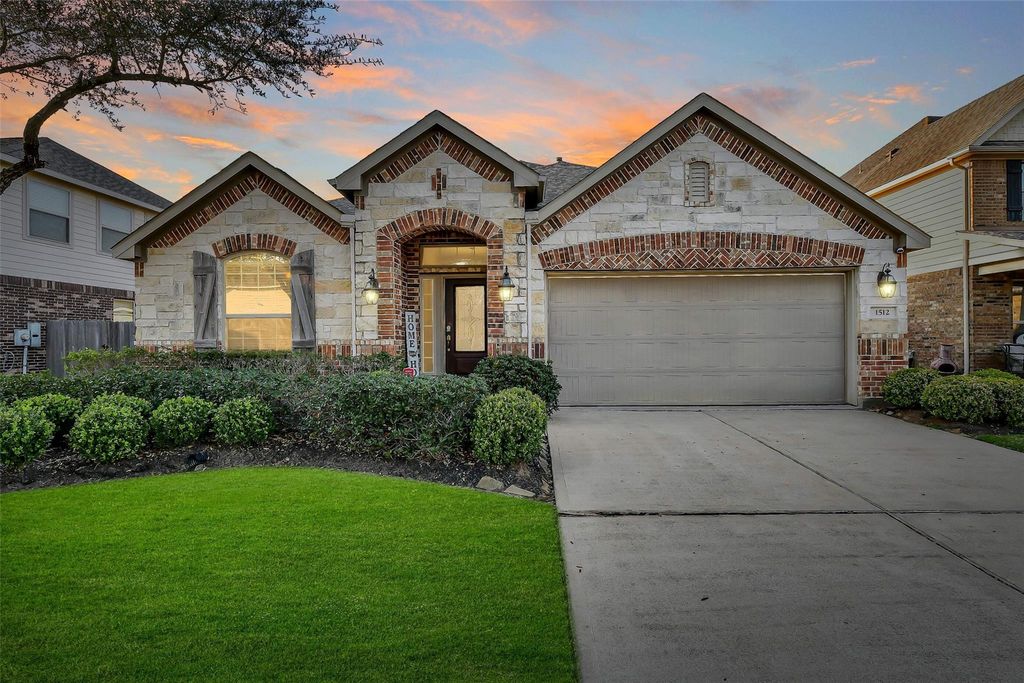 1512 Tyler Point Lane, Pearland, TX 77089