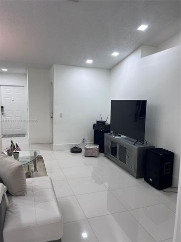 1367 Plumosa Way, Weston, FL 33327