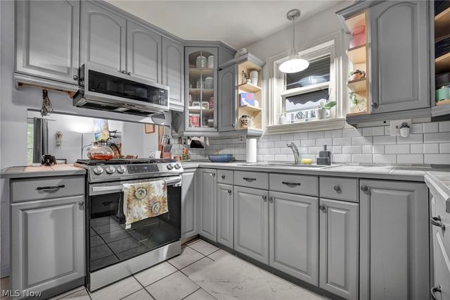 755 W Glendale Street, Bedford, OH 44146