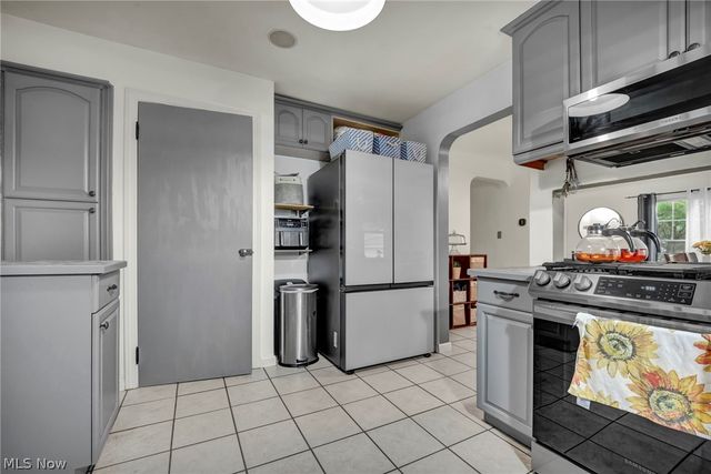 755 W Glendale Street, Bedford, OH 44146
