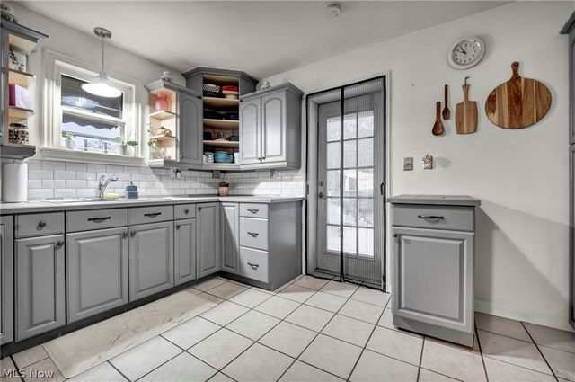 755 W Glendale Street, Bedford, OH 44146