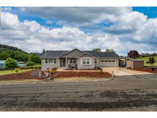 120 SUNDANCE Ct, Roseburg, OR 97471