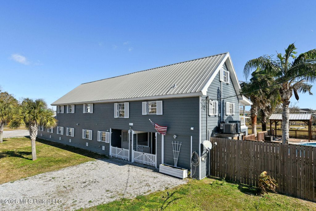 10000 New York Street, Bay Saint Louis, MS 39520