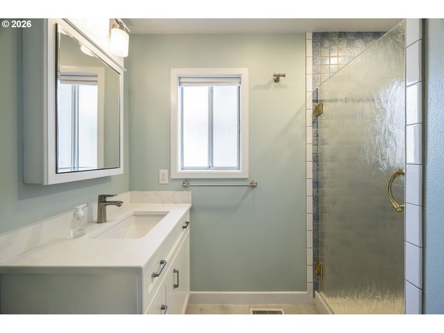 17295 HANNEMAN Ct, Gladstone, OR 97027