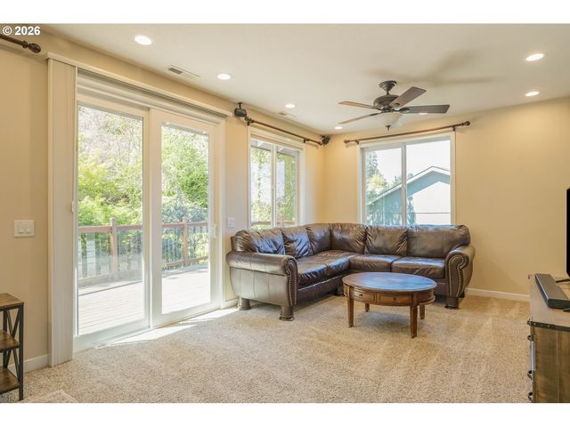 17295 HANNEMAN Ct, Gladstone, OR 97027