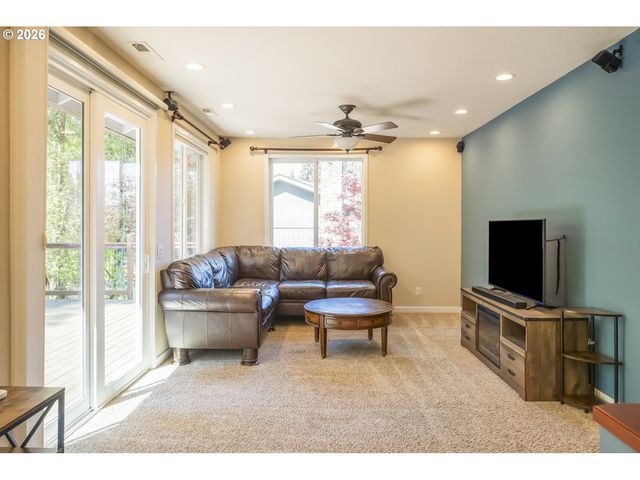 17295 HANNEMAN Ct, Gladstone, OR 97027