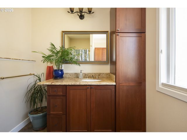 17295 HANNEMAN Ct, Gladstone, OR 97027