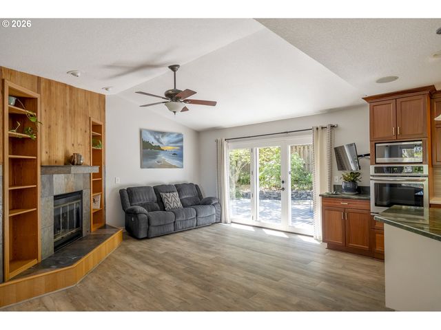 17295 HANNEMAN Ct, Gladstone, OR 97027