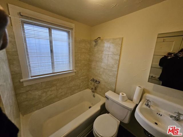 425 W Gage Avenue, Los Angeles, CA 90003