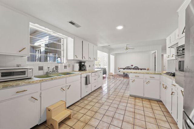 1661 Boston Place, Fayetteville, AR 72703