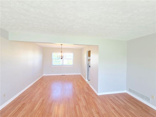 40 Oak Mills Crossing, Henrietta, NY 14586