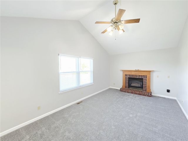 40 Oak Mills Crossing, Henrietta, NY 14586