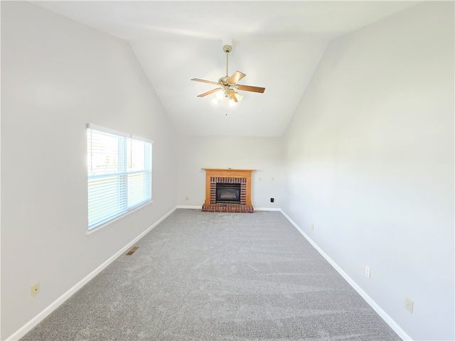 40 Oak Mills Crossing, Henrietta, NY 14586