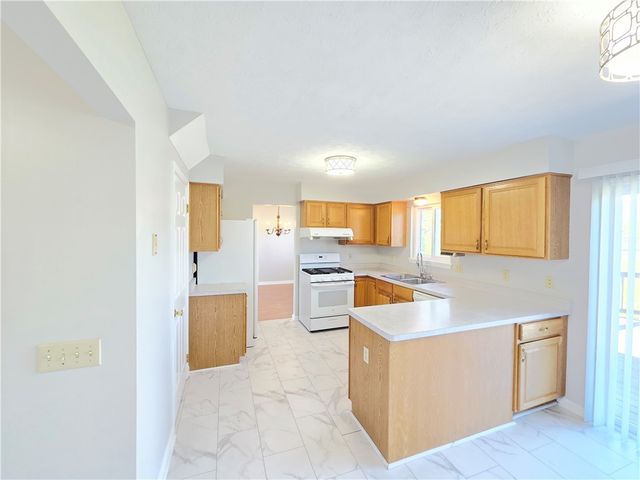 40 Oak Mills Crossing, Henrietta, NY 14586