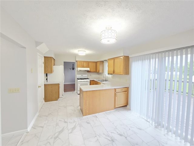 40 Oak Mills Crossing, Henrietta, NY 14586