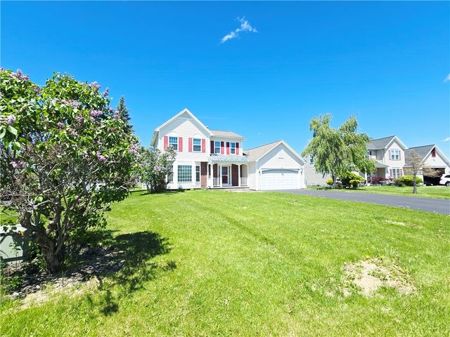 40 Oak Mills Crossing, Henrietta, NY 14586