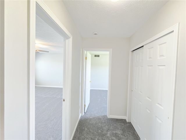 40 Oak Mills Crossing, Henrietta, NY 14586